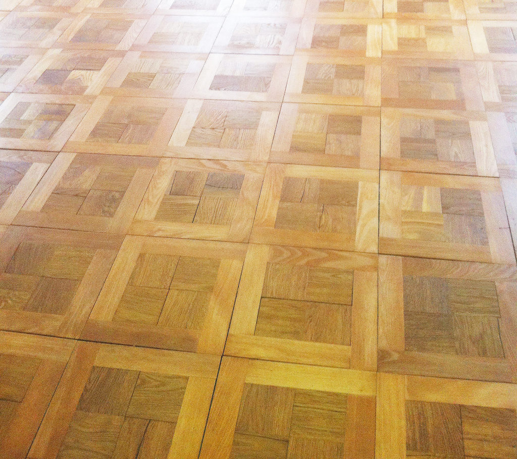 Massivholzparkett repariert, geschliffen und geölt