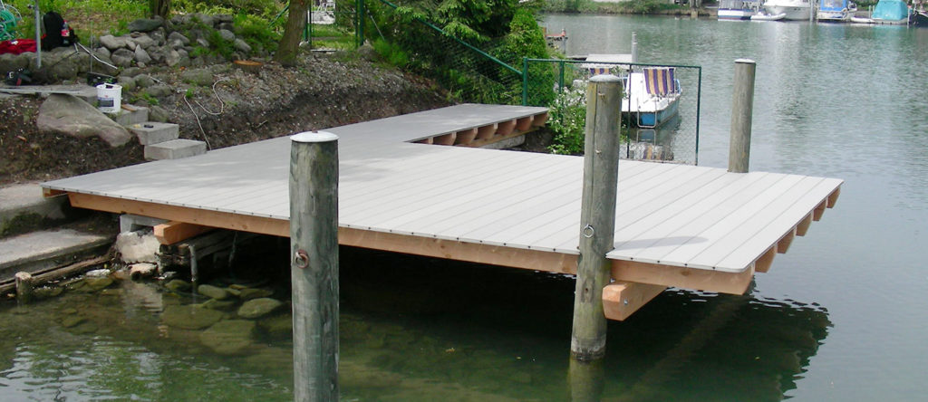 Bootssteg demontieren und durch einen neuen ersetzen